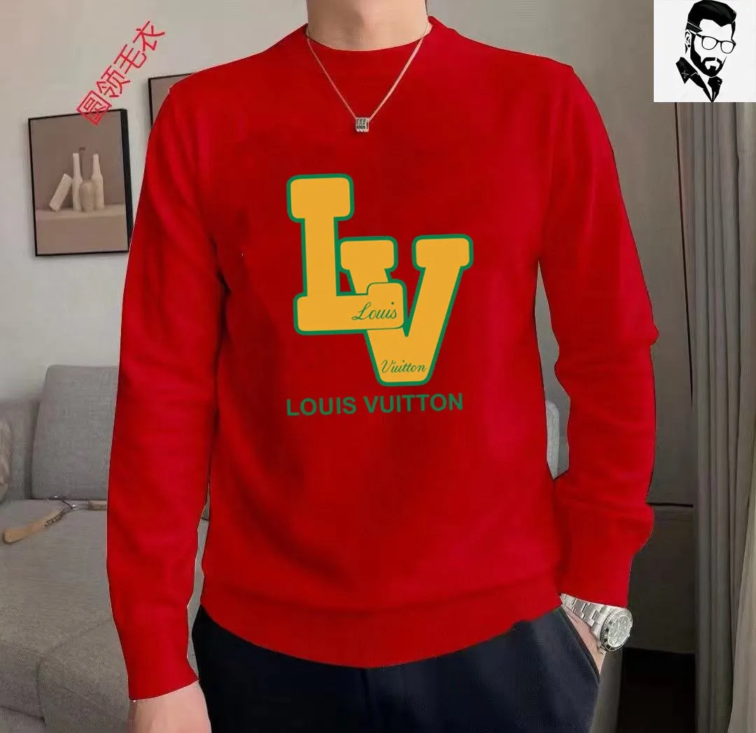 🅿️240 【LV Louis Vuitton】Autumn and winter classic round neck pullover sweater, in full condition! ! ! Wool blended fabric, the latest model in 2025, golden ratio! ! Slim-fitting soft gold, versatile and practical item, the combination and practicality are extremely powerful, simple and elegant, and classy! To create your own style, it is highly recommended to buy it in two colors. The standard slim fit tailoring process is suitable for both young and old men. It is knitted from wool and will not cause any discomfort! While keeping warm, it is stylish, textured and wearable, and the classic logo with contrasting colors on the chest feels in place! ! Recommended for regular customers! ! Size M-3XL (maximum wear: 190 pounds)